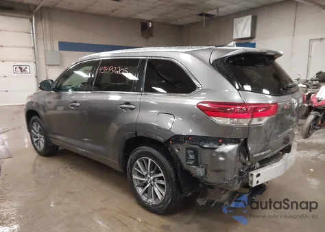 2018 Toyota Highlander Xle z USA, uszkodzony, nr VIN 5TDJZRFH7JS891334